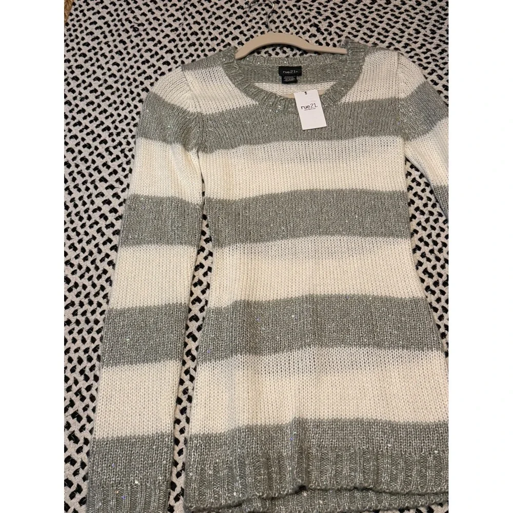 Rue21 Silver White Striped Sequin Knit Long Sleeve Womens Small Sweater Pullover